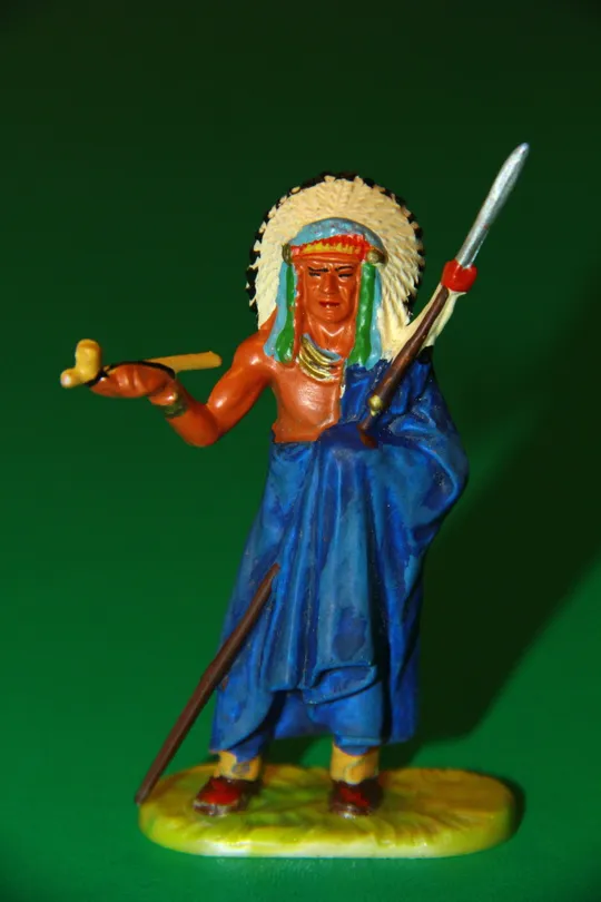 ІНДІАНЕЦЬ ВОЖДЬ ІЗ СПИСОМ у плащі  6808  индеец ELASTOLIN 70мм ФРГ Ціна