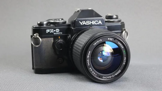 Пленочный фотоаппарат Yashica FX-D Quartz + объектив Sakar 35-70mm/3.5-4.5 MC Ф52мм Вживане Ціна