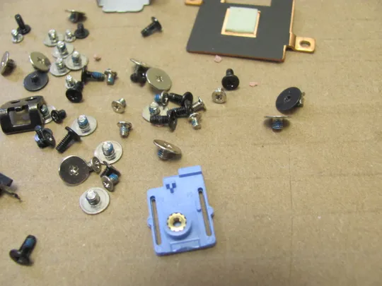 номер0973-19 комплектуюче кріплення гвинти   для D﻿ell Precision 7750 7760 7550 7560 M7750 оригінал Продаж