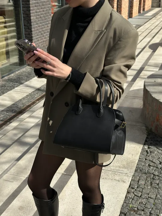 Сумка The Row Soft Margaux 26 Bag in Leather Black  99718 З аукціону