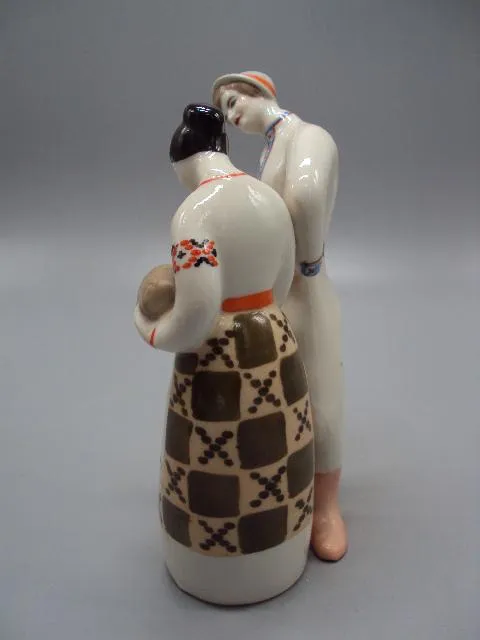 Фигура фарфор статуэтка Полонное ЗХК парочка парень и девушка наливает молоко пара 16,4 см №14551 З аукціону