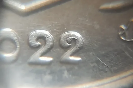 (6946) 10 копійок 2022 різновид викрошки у третій цифрі "2" слова "2022" на аверсі (10 копеек 2022) З аукціону