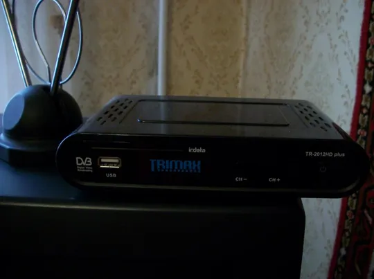 Телевизор Panasonic 72-см,  с цифровой приставкой Trimax на 32-канала, и 2- антенны З аукціону