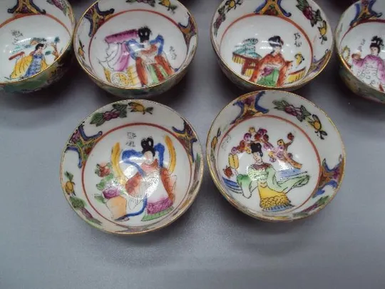 Рюмки для саке фарфор Япония рюмка высота 2,4 см, диаметр 4,8 см лот 10 шт №13667 Інтернет-аукціон