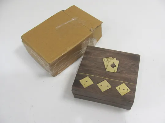 Дерев&#039;яна коробка для карток, інкрустована латунними тузами та кубиками, покерні карти та дерев&#039;яні кубики (20) Ціна