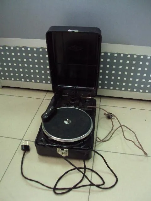 Электрический патефон электропатефон проигрыватель Завод №615 ссср №11498 Ціна