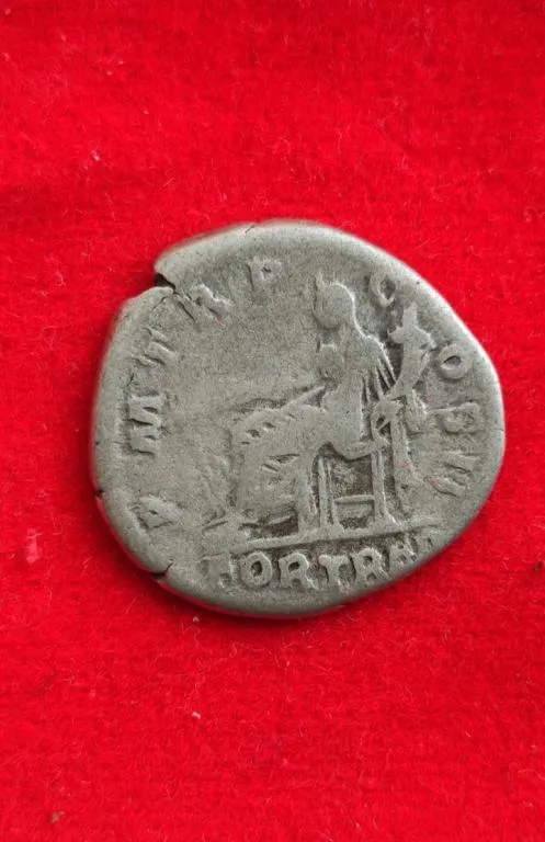 Купити 125 год н.э. денарий Счастливое возвращение, имп. Адриан, серебро tn324.