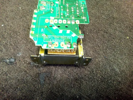 ТРАНСФОРМАТОР ЖИВЛЕННЯ від  відеомагнітофона на платі З аукціону