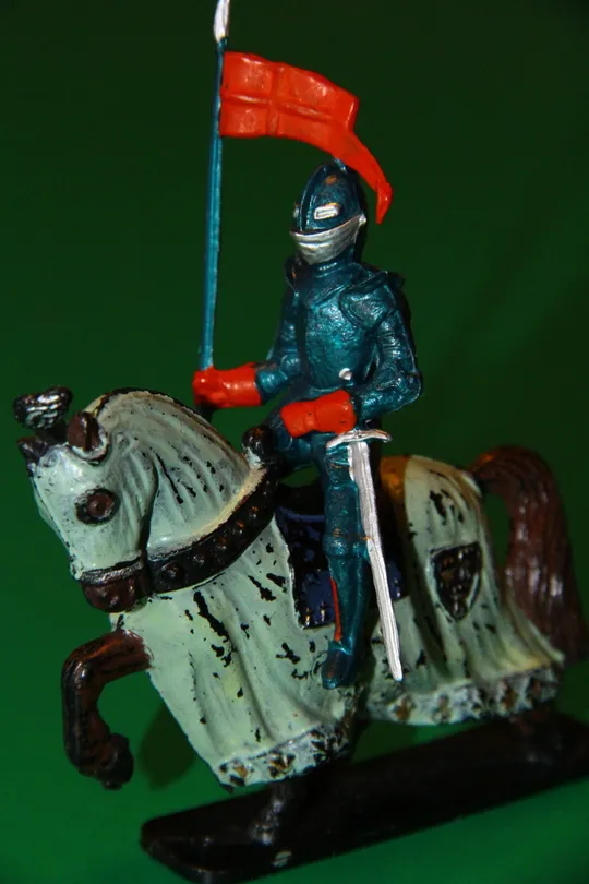 Купити лицар із прапором на коні 55-60мм рыцарь STARLUX Франція