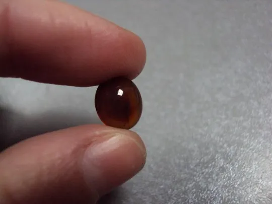 Камень коричнево-оранжевый овальный для ювелирных изделий вес 0,58 г №13253 Де купити