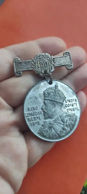 Старинная медаль 1905 года с портретом короля Британии Эдуарда 7-го sn823 З аукціону