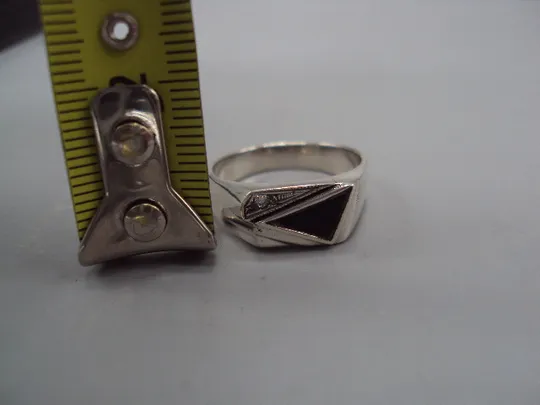 Кольцо новое перстень черный треугольник серебро 925 проба Украина вес 4,51 г 20 размер №15577 З аукціону