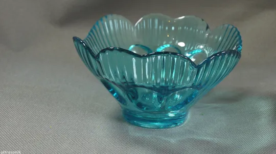 Цукерниця ваза стара бірюзове кольорове радянське скло Вживане Характеристики