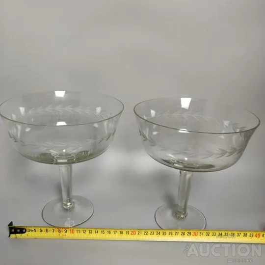 Прозора цукерниця на ніжці з візерунком з листочків 2 шт. З аукціону