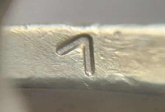 (5152) 1 гривня 2001 1АД1 невеликі викрошки внизу цифри "1" слова "2001" на гурті (1 гривна 2001 1АД1 брак) Ціна