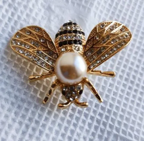Забавная брошь в виде пчелы, женская брошь с НАСТОЯЩИМ жемчугом и стразами, MKT181 Ціна