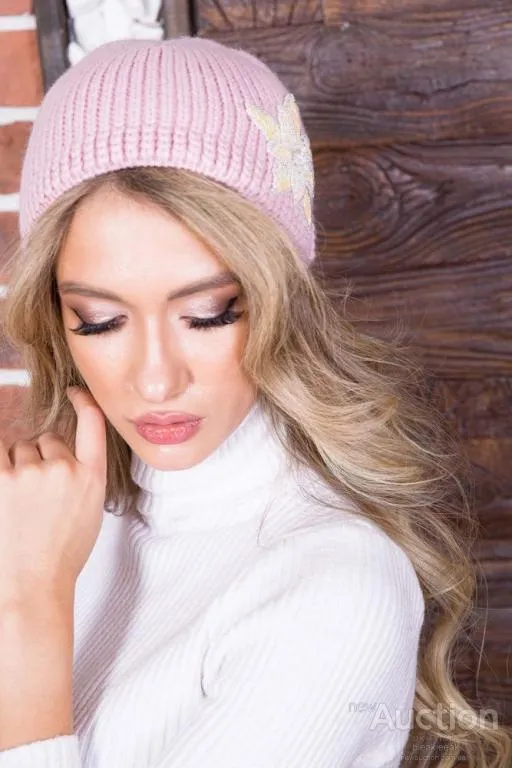 Женская шапка, пудрового цвета с декором, 167R008 Ціна