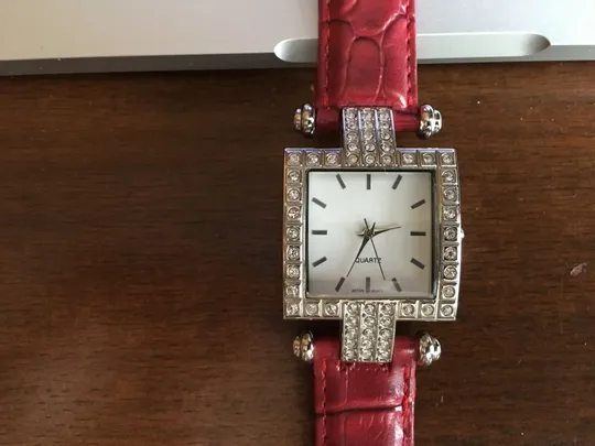 Часы женские AVON новые Ціна