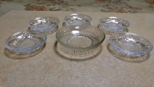 Розетки блюдця старе радянськіе скло набор 5+1 Вживане Ціна