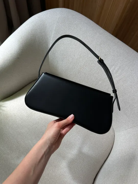 Сумка жіноча Celine Medium Lola Bag in Shiny Calfskin Black/Gold  991011 в Україні