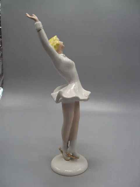 Фигура фарфор статуэтка Барановка фигуристка девушка на коньках спорт высота 25,8 см №14086 Продаж
