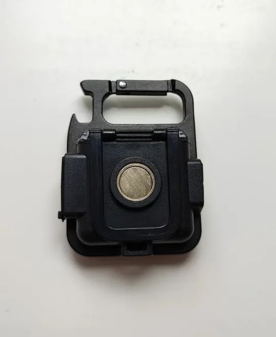 Ліхтарик акумуляторний кишеньковий із магнітом і карабіном З аукціону