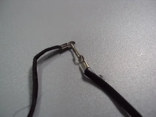 Бижутерия подвеска кулон круглая с квадратной зеленой вставкой на шнурке №10849 Де купити