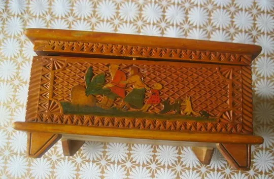 Винтажная резная деревянная шкатулка ручной работы "С днем рождения" ng437 Де купити