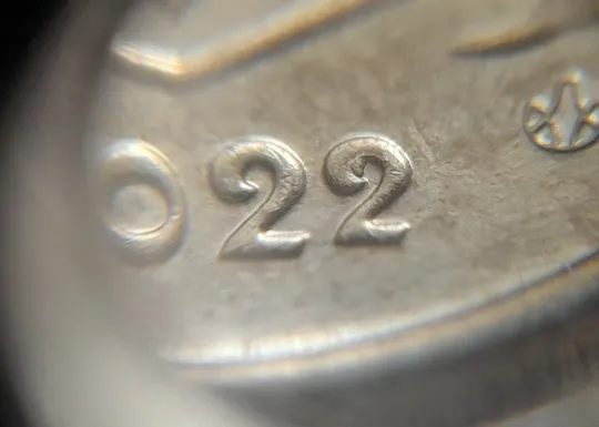 (6810) 10 копійок 2022 різновид викрошки у третій цифрі &quot;2&quot; слова &quot;2022&quot; на аверсі (10 копеек 2022 брак) Інтернет-аукціон