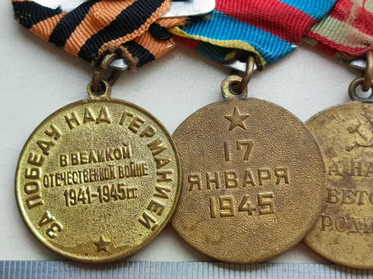 Четыре Медали ( грудь ) СССР Де купити