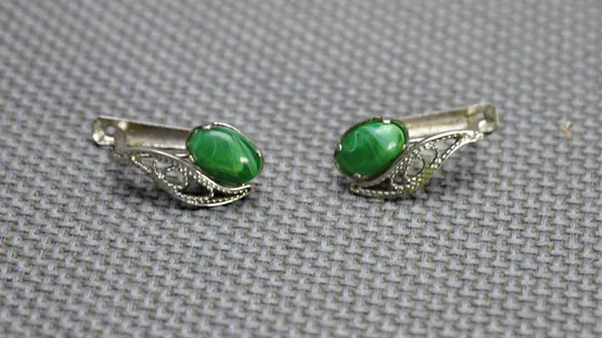 Купити Сережки стара радянська біжутерія скань мельхіор зі штучним малахітом Вживане