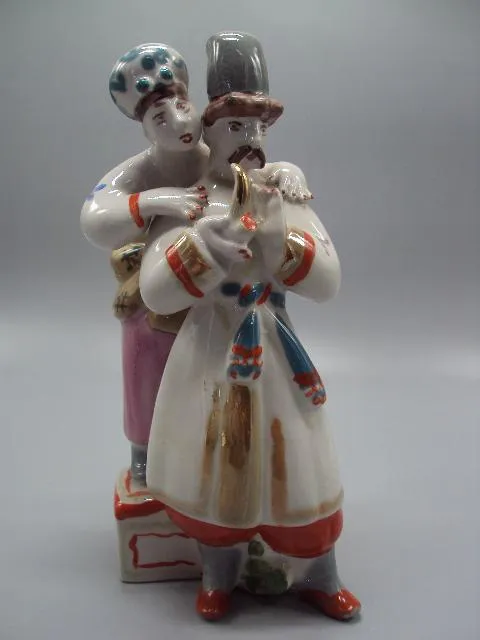 Фигура фарфор Полонное ЗХК баба на сундуке А мій милий чорнобривий пара двое на сундуке 23 см №10538 Ціна