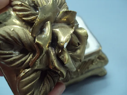 Шкатулка фарфор позолота цветы и листья маленькая размер 8х7,3х7,3 см №18389МЯ Недорого