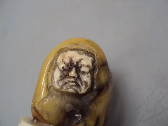 Фигура миниатюра статуэтка Дарума нэцкэ янтарь кость мамонта вес 51 г высота 4,7 см и 3,7 см №14279 Недорого