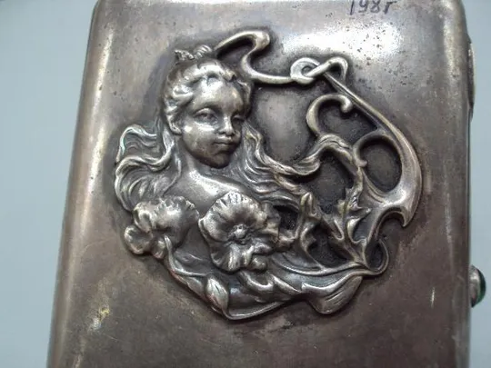 Портсигар барельеф девушка и цветы серебро 84 проба голова АИ вес 198,16 г размер 12,3х7,8 см №14333 Де купити