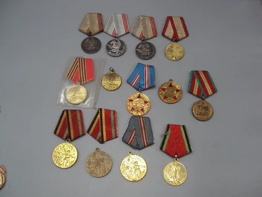 Медаль ветеран труда доблестный труд 60, 70, 30, 20 лет победы 50 лет ВВС лот 13 шт №17873 Ціна