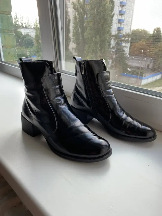 Купити Чобітки шкіряні жіночі лакові