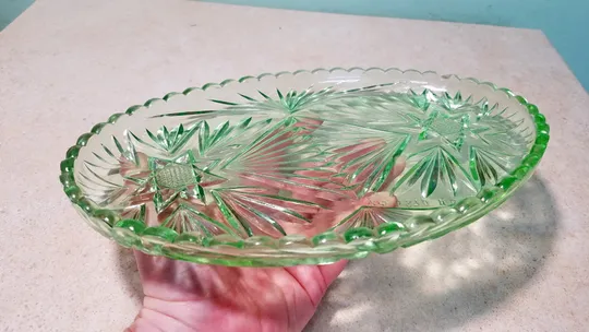 Блюдо піднос таця старе радянське зелене кольорове овальне скло Скол Вживане в Україні