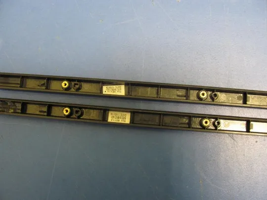 номер1045-6 заглушка 6051B0807401 для HP PROBOOK 650 G1 корпуса захисні елементи петель hinge plugs Hinge caps for a laptop оригінал З аукціону