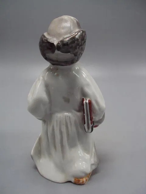 Фигура фарфор статуэтка ЛФЗ мальчик идет Филипок с книгой идущий в школу высота 14 см №14460 Інтернет-аукціон