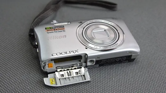 Цифровой фотоаппарат Nikon Coolpix S3600 20.1Mpix Вживане Де купити