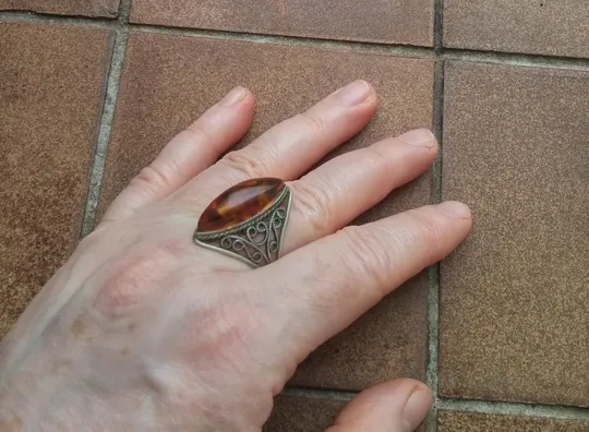 Кольцо перстень советский мельхиор скань с янтарём бижутерия р19 каблучка бурштин 4г Вживане Характеристики