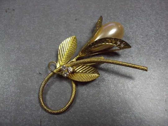 Бижутерия брошка цветок брошь цветочек с листьями размер 6,4 х 6,3 см №13373 Ціна