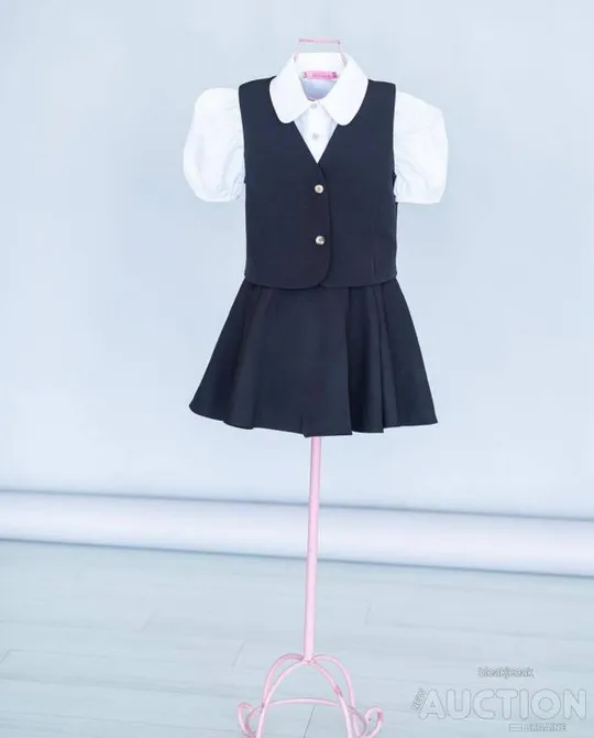 Комплект жилет та спідниця для дівчинки колір чорний З аукціону