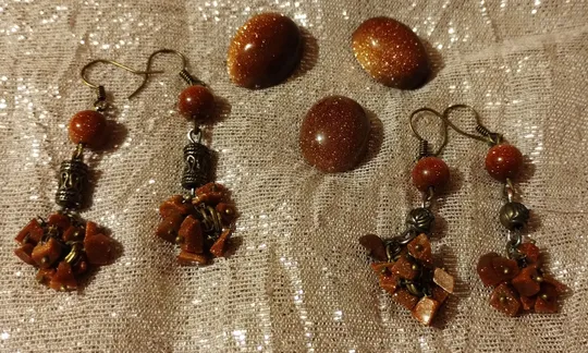 Лотом, много позиций Изделия из авантюрина Де купити