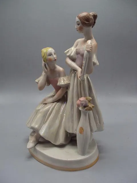 Фигура фарфор статуэтка Киев балерины с зеркалом балет девушки перед выступлением 28,8 см №14564 З аукціону