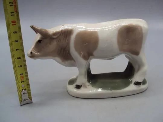 Фигура фарфор статуэтка Германия корова бык коровка бычок высота 9,5 см, длина 14,8 см №77 Характеристики