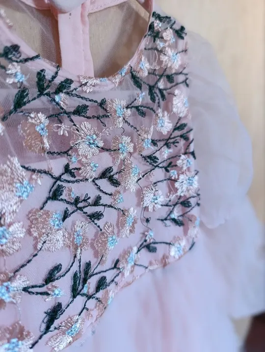 Легка та святкова фатинова сукня для дівчинки Продаж