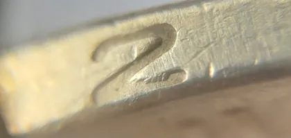 фото, (5129) 1 гривня 2006 гарна викрошка внизу цифри "2" слова "2006" на гурті (1 гривна 2006 брак)