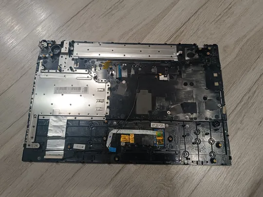 Купити Верхня частина корпусу (топкейс + клавіатура) для ноутбука Samsung NP305V5A